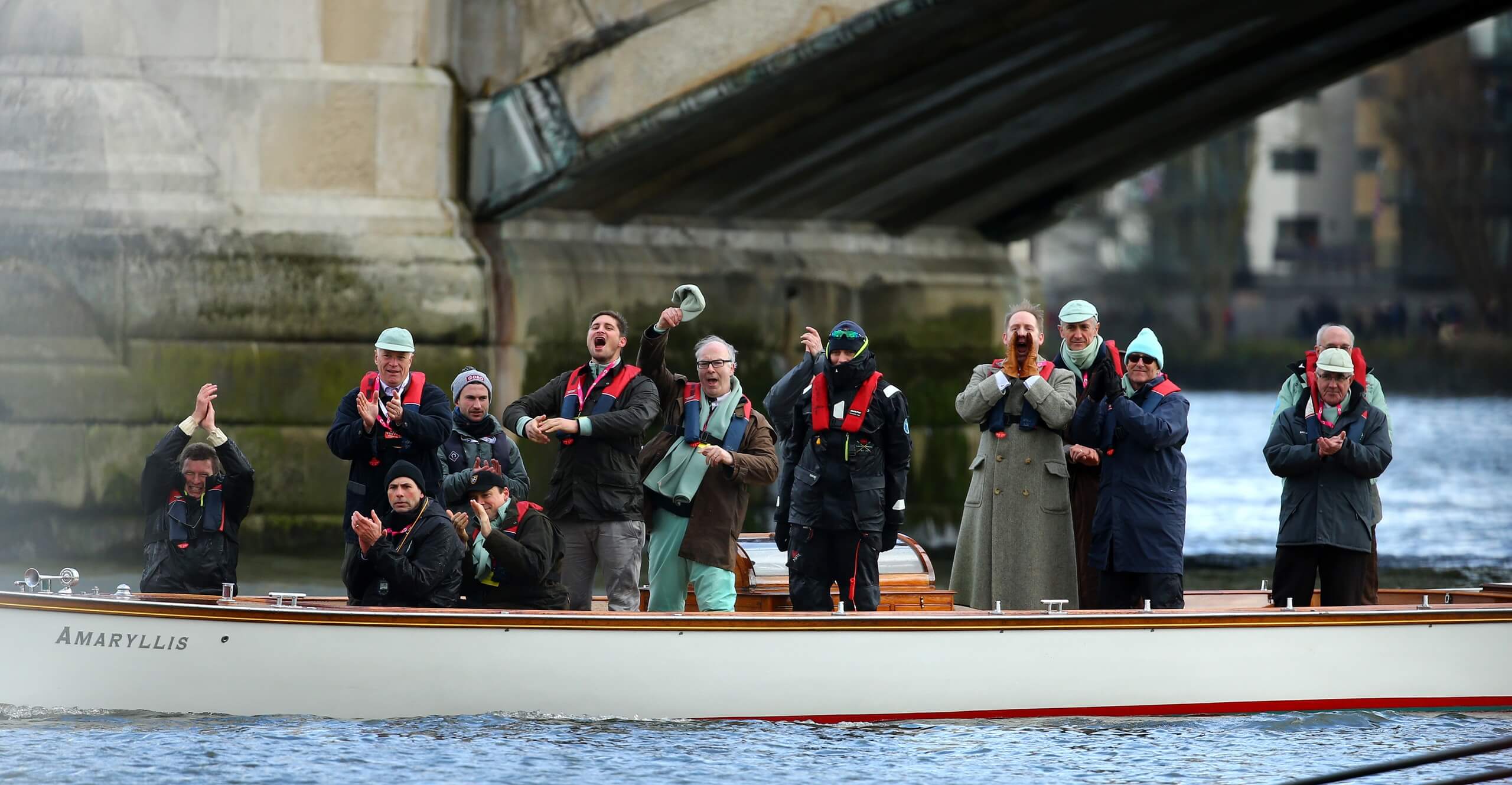 Umpires applaud Cambridge women after the 2016 race