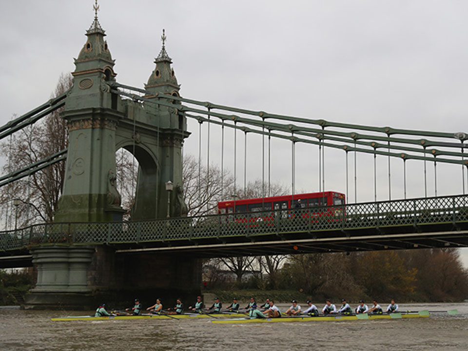 Cambridge crews pass under Hammersmith Bridge.