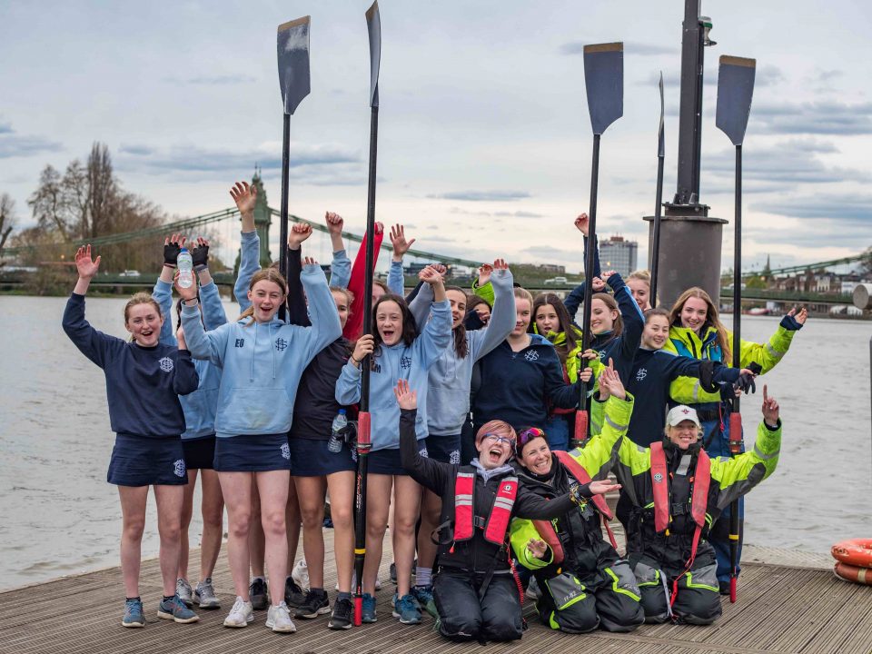Eighty students from eight West London schools collectively rowed 100 miles this week, therefore completing their #Thames100 challenge.